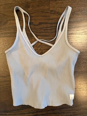 Vuori Ribbed V-Neck Strappy Crop Top - Light Gray